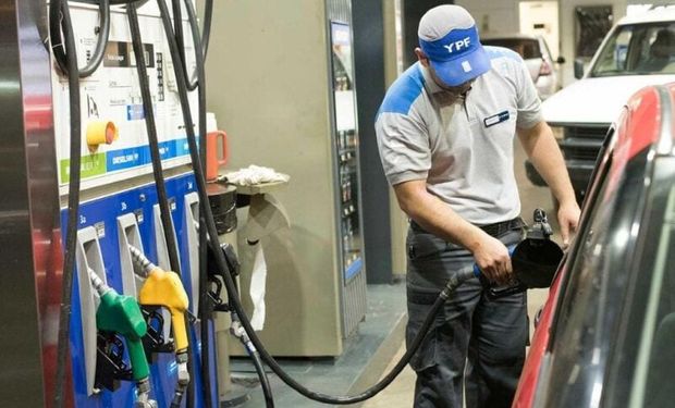 Acuerdan un aumento del 4 % mensual para los combustibles hasta agosto