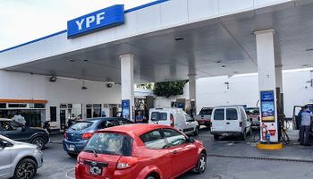 Aumentan los combustibles un 4,5 % en promedio: YPF es la primera en implementar los nuevos valores