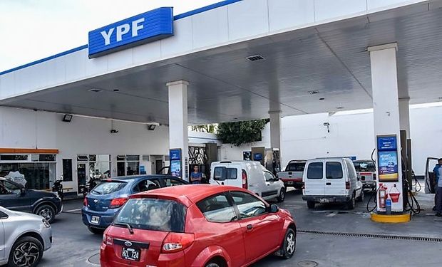 Aumentan los combustibles un 4,5 % en promedio: YPF es la primera en implementar los nuevos valores