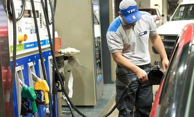 Buscan subas progresivas de los combustibles por hasta 15% en 3 meses