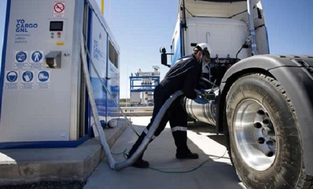 YPF planea instalar estaciones de carga rápida de GNC para camiones: “Se cambia el modelo de logística"